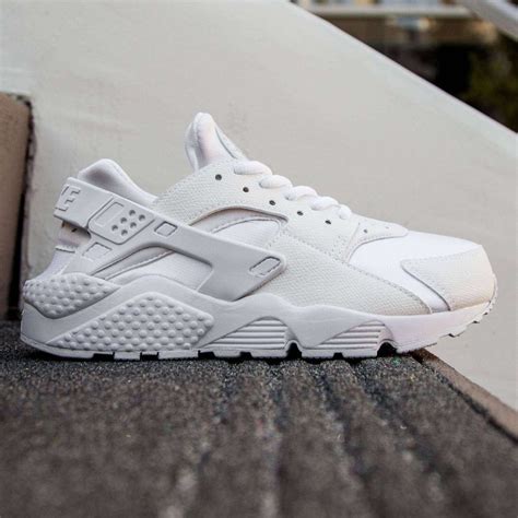 white nike huarache women.